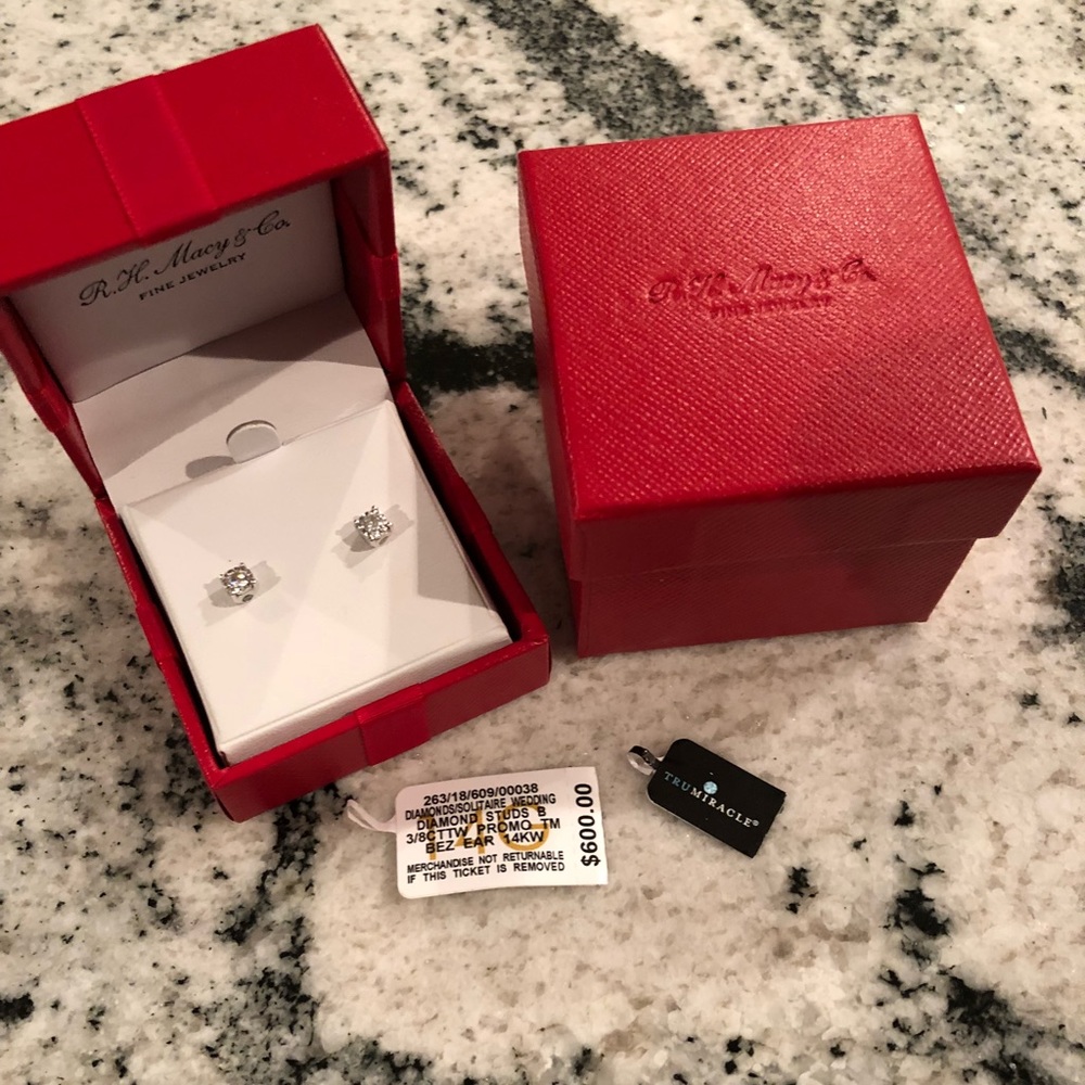 Trumiracle 3/8TTCW Diamond Stud Earrings